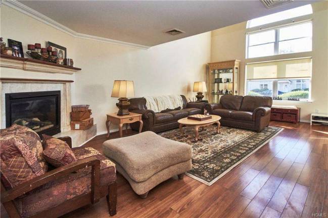 A wonderful home awaits with an excellent location and a maintenance-free lifestyle A wonderful home awaits with an excellent location and a maintenance-free lifestyle