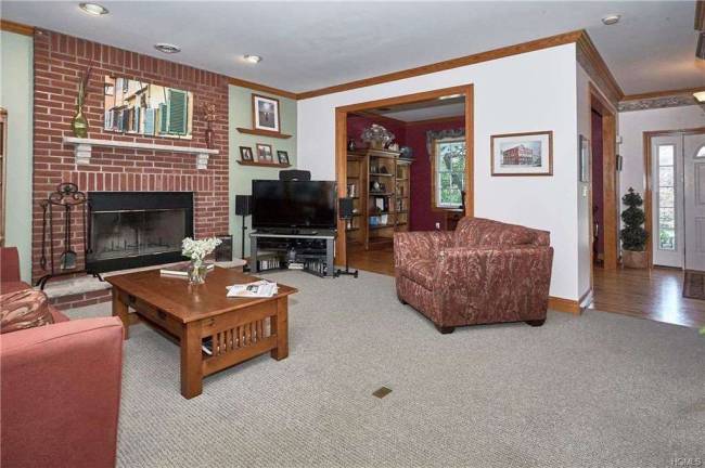 This well-appointed Colonial awaits you This well-appointed Colonial awaits you