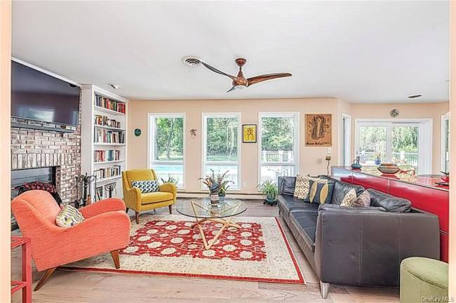 Three levels with lovely details and new custom features on 1.4 country acres with pool Three levels with lovely details and new custom features on 1.4 country acres with pool