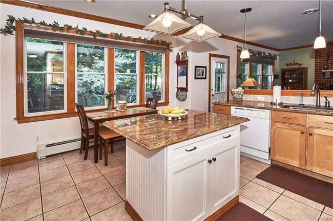 This well-appointed Colonial awaits you This well-appointed Colonial awaits you
