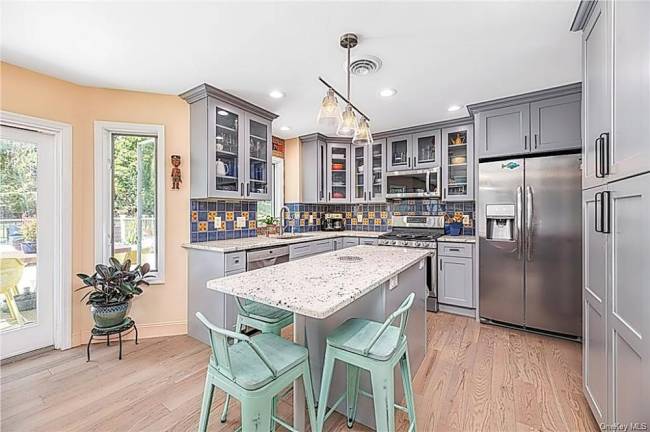 Three levels with lovely details and new custom features on 1.4 country acres with pool Three levels with lovely details and new custom features on 1.4 country acres with pool