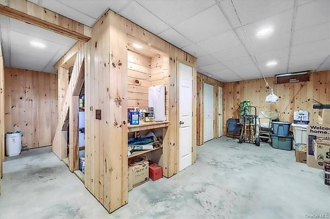 Bucolic and stylish log home on nine acres Bucolic and stylish log home on nine acres