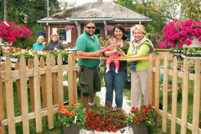 Greenwood Lake Garden Center opens Greenwood Lake Garden Center opens