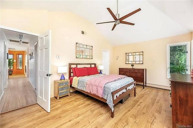 Three levels with lovely details and new custom features on 1.4 country acres with pool Three levels with lovely details and new custom features on 1.4 country acres with pool