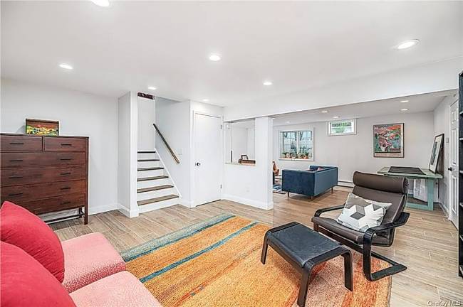 Three levels with lovely details and new custom features on 1.4 country acres with pool Three levels with lovely details and new custom features on 1.4 country acres with pool