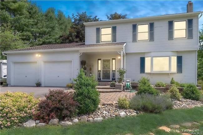 A move-in ready home awaits in Warwick