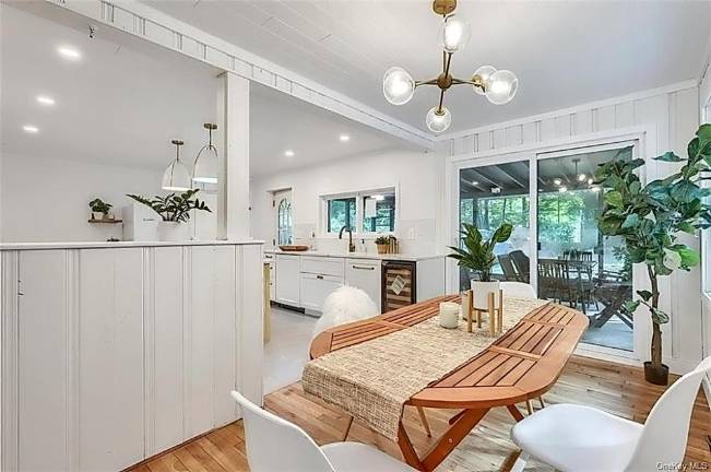 Stylish home with land, pool and sporting opportunities, near town life too Stylish home with land, pool and sporting opportunities, near town life too