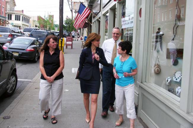Congresswoman tours Warwick business district Congresswoman tours Warwick business district