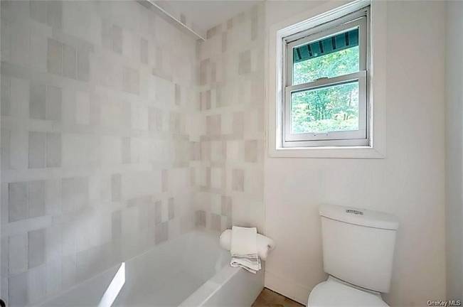 Stylish home with land, pool and sporting opportunities, near town life too Stylish home with land, pool and sporting opportunities, near town life too