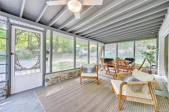 Stylish home with land, pool and sporting opportunities, near town life too Stylish home with land, pool and sporting opportunities, near town life too