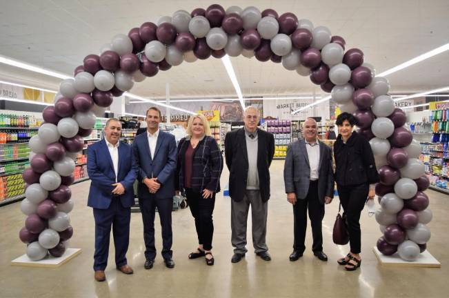 Highlands Market’s Nick Nasser, the shopping center’s owner Mark Lane, West Milford Mayor Michele Dale, Highlands Market’s Frank Manzo, Associated Supermarket Group president and CFO Joe Garcia and Associated Supermarket Group EVP and chief administrative officer Zulema Wiscovitch.