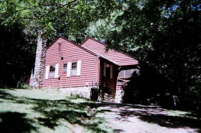 Millpond: One of a kind estate in Bellvale Main lodge.