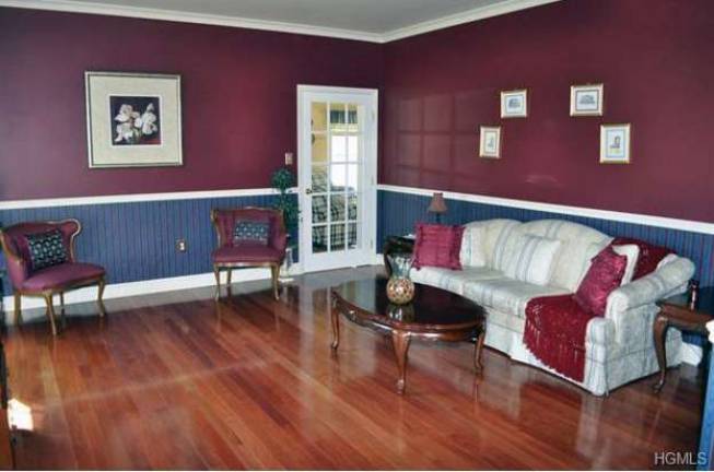 This federal style colonial leaves an impression This federal style colonial leaves an impression
