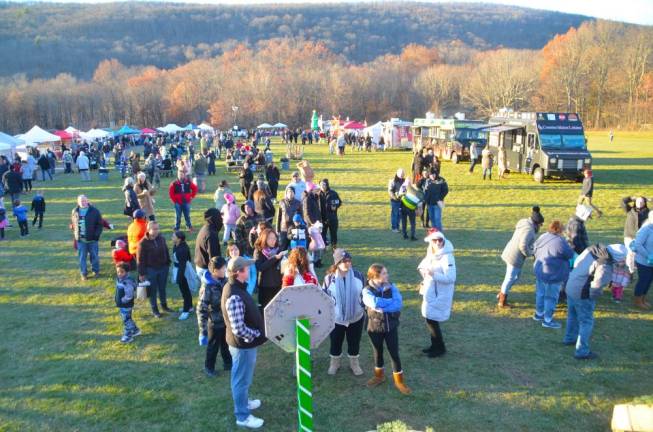 Vendors, food trucks, and attendees at Ben Winstanley Park.