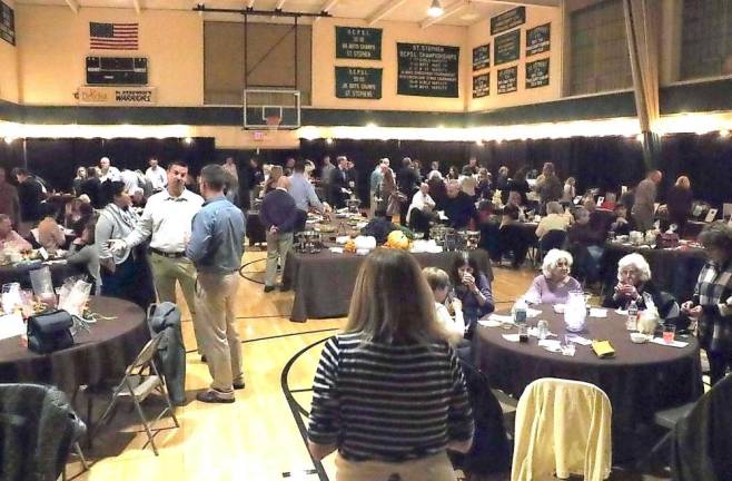 Approximately 200 guests celebrated at the fourth annual reverse raffle to benefit St. Stephen – St. Edward School. The event raised $23,000 for school programs.