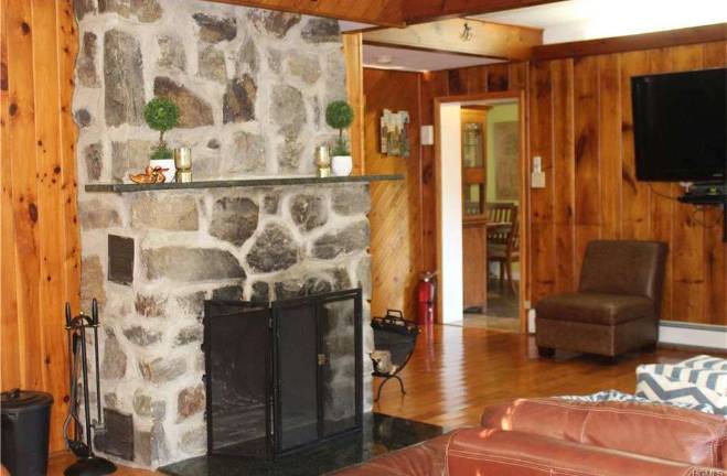 The best of both worlds This updated ranch feateures privacy galore and a great location within a few minutes of village stores and restaurants The best of both worlds This updated ranch feateures privacy galore and a great location within a few minutes of village stores and restaurants