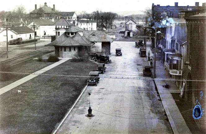 On the streets where history lived Photo courtesy of the Warwick Historical Society This early 20th Century photograph shows Railroad Avenue in the Village of Warwick. The Warwick Institute, which was on High Street (the large building in the background), burned in the early 1950s. It is one of the images including in the historical societyís program ìOn The Streets Where You Live, An Historic Photographic Ramble Through Warwick Villages and Hamletsî scheduled for Tuesday, June 4, at the A.W. Buckbee Center.