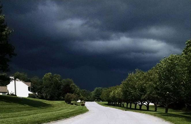 The storm comes The storm comes