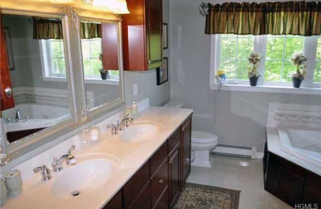 This federal style colonial leaves an impression This federal style colonial leaves an impression