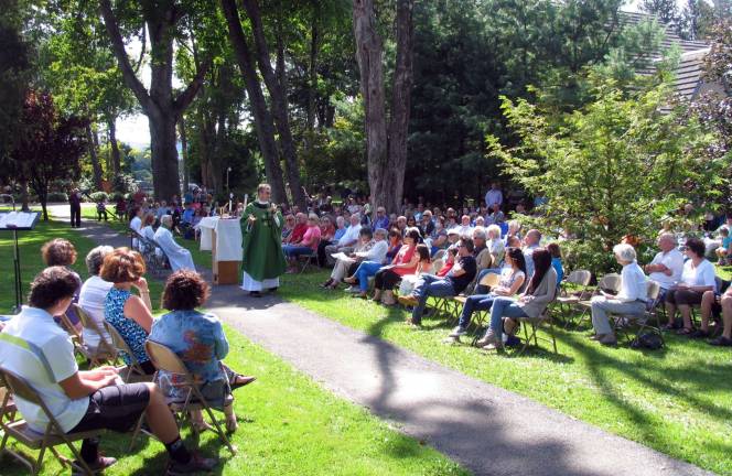 St. Stephen’s parish picnic held Sept. 8 Photos by Roger Gavan This yearís St. Stephenís annual parish picnic was held on Sunday, Sept. 8, on the church grounds.