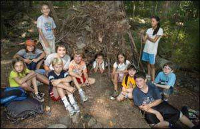 Nature Museum offers after-school programs in wilderness survival and dinosaurs Nature Museum offers after-school programs in wilderness survival and dinosaurs