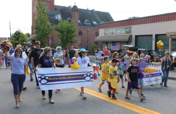 Village of Warwick celebrates 150 years Sanfordville Elementary School staff and students march in the parade.