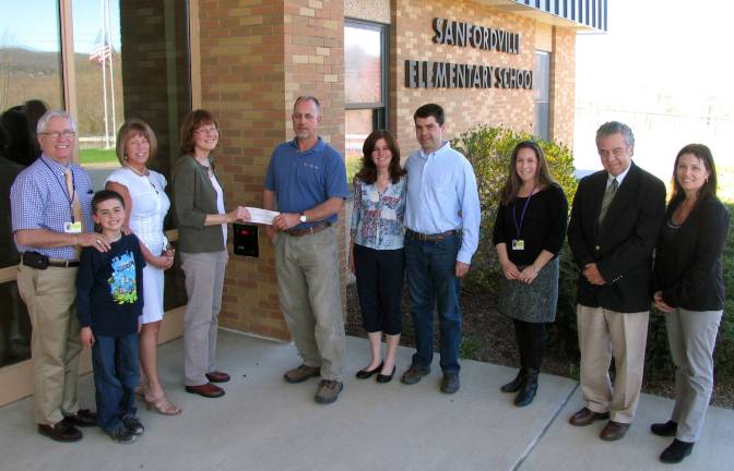 Warwick firm offers creative idea to help support schools On April 17, Scott Rothamel, a partner with Mechelle Casciotta in Kitchen & Bath Works, presented a check for $500 to Mary Ellen Gallagher, an occupational therapist at Sanfordville Elementary School. From left, Dr. Raymond Bryant, superintendent of schools; David Tilton, 9, Mechelle Casciotta, of Kitchen & Bath Works; Mary Ellen Gallagher, occupational therapist at Sanfordville Elementary School; Scott Rothamel, of Kitchen & Bath Works; Tricia and Rusty Tilton, Sanfordville teacher Rachael Sullivan, Principal Roger Longfield and teacher Christine Mahon.