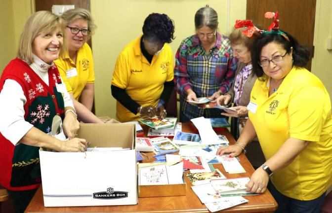 Warwick Lions Club sponsors Christmas Cards for seniors Warwick Lions Club sponsors Christmas Cards for seniors