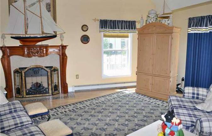 This federal style colonial leaves an impression This federal style colonial leaves an impression