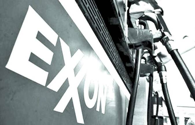 Exxon to offer benefits to same-sex couples in US Exxon to offer benefits to same-sex couples in US