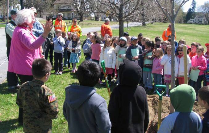 Village of Warwick celebrates Arbor Day at Stanley-Deming Park By Roger Gavan Guest speaker Patricia Reinhardt, chair of the Arbor Day Committee, a former schoolteacher and member of the Warwick Valley Gardeners, spoke about the origins of the celebration and how the idea, which quickly spread throughout the country, was first observed in Nebraska in 1872.