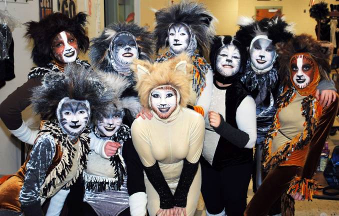 Year in Photos: ‘Cats’ Year in Photos: ‘Cats’