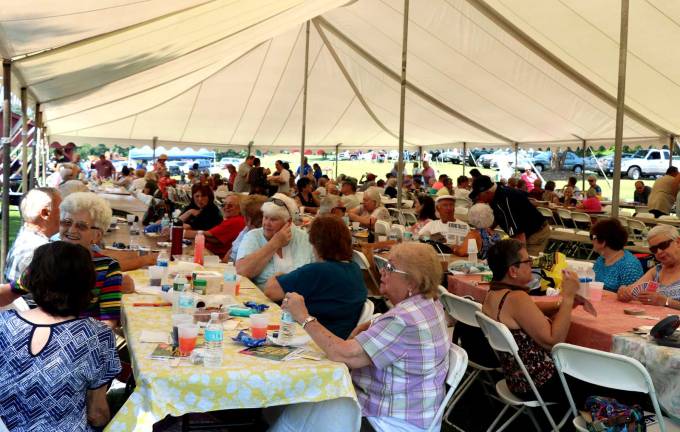 Great food, music and company Photos by Roger Gavan The National Weather Service had issued a heat advisory for Tuesday, August 22, but that didn’t stop approximately 600 seniors from enjoying great food, music and good company during the annual senior barbecue at the Town’s Union Corners Park.