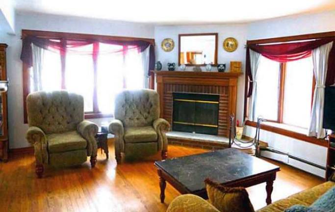 This High Meadow Drive property in Warwick is priced to sell This High Meadow Drive property in Warwick is priced to sell