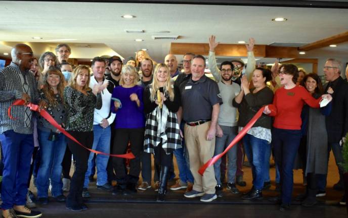 On Friday, January 21, Vernon Mayor Howard Burrell (far left) and members of the Warwick Valley and Vernon Chambers of Commerce joined Great Gorge Golf Club Director David Killin (center), managers and staff to celebrate the new features at Hef’s Hut with a ribbon cutting ceremony.