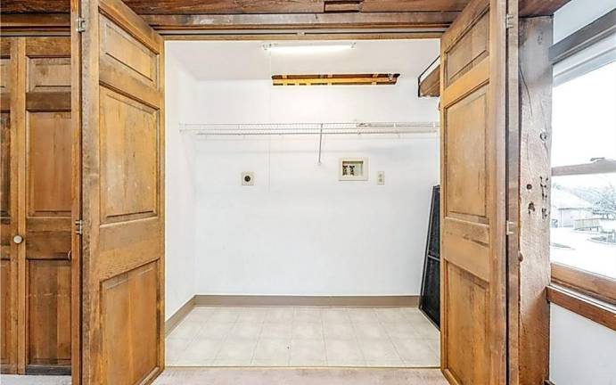 Fantastic multi-use opportunity in historic Warwick area Fantastic multi-use opportunity in historic Warwick area