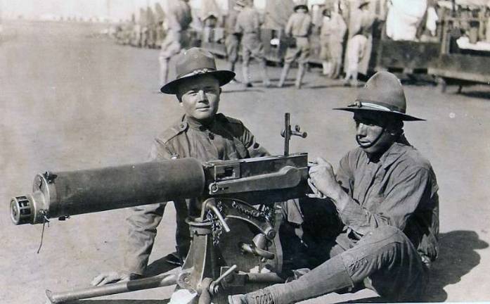 Wanted Source: www.aef-doughboys.com Two so-called World War 1 "Doughbuys" practice with a machine gun.