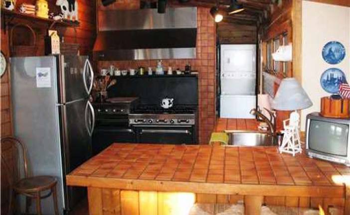 Charming log cabin offers year-round comfort, plus private beach on GWL Charming log cabin offers year-round comfort, plus private beach on GWL
