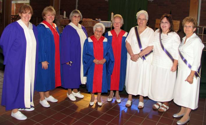 St. Stephen’s hosts the Catholic Daughters of the Archdiocese of New York Local Catholic Daughters Court of St. Anne: From left, Vice Regent Amy Warner, Secretary Paula Cornine, Regent Marie DeMarmels, Financial Secretary Theresa Cassanite, Treasurer Anita Colman, Honor Guard Julia Mercatili, Banner Bearer Lynne Koval and Honor Guard Netta Montouri.