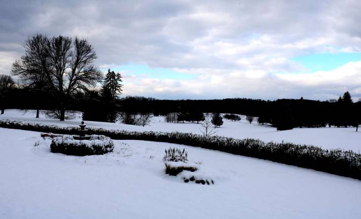 First snowfall of the season blankets Warwick area No golf today at the Warwick Country Club.