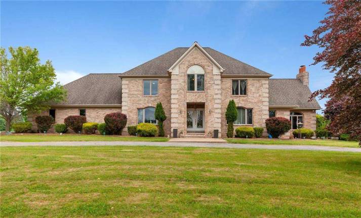 Spacious, impeccable and well-appointed Spacious, impeccable and well-appointed