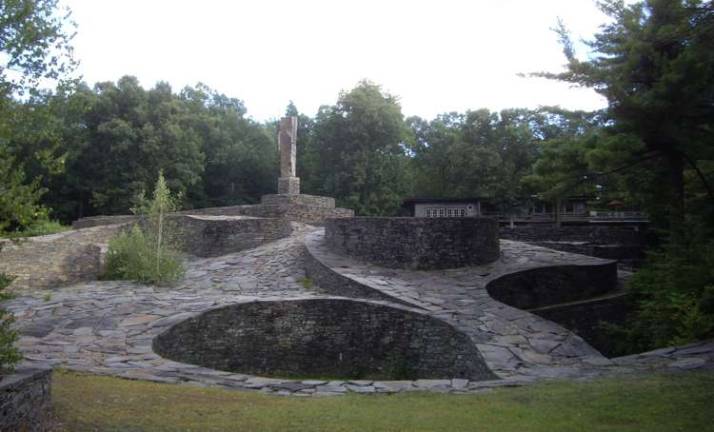 'Makbet’- Shakespeare with a twist – performance is July 7 Opus 40, located in Saugerties, will present the Dzieci Theater Company’s production of “Makbet” on Saturday, July 7, at 6 p.m. This is a Shakespeare production with a twist, as the audience follows the performers around and through Opus 40, interweaving Shakespeare’s tale of murder, duplicity and the supernatural with Harvey Fite’s masterwork.