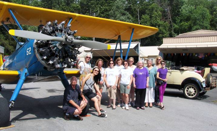 Ninety Nines return to Warwick Municipal Airport Photo by Roger Gavan Members of the North Jersey Chapter of the ìNinety Nines,î an International organization of women pilots, pose with Warwick Municipal Airport Manager Dave MacMillan.