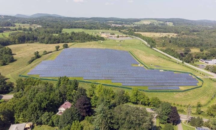Warwick Valley School District's Solar Array powers education Photos provided by the Warwick Valley School District An aerial view of the Warwick Valley School District Solar Array, which was built on a 10-acre tract of unused land inside the cross country track and on the 120-acre campus of Sanfordville Elementary School.