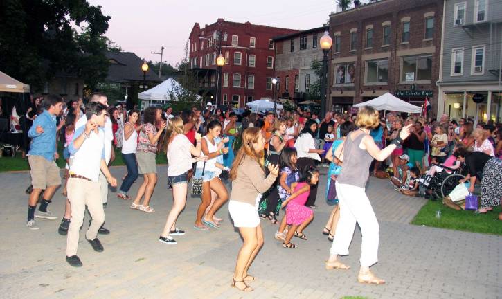 Ladies Night Out draws large crowds to downtown Warwick Dancing at Railroad Green.