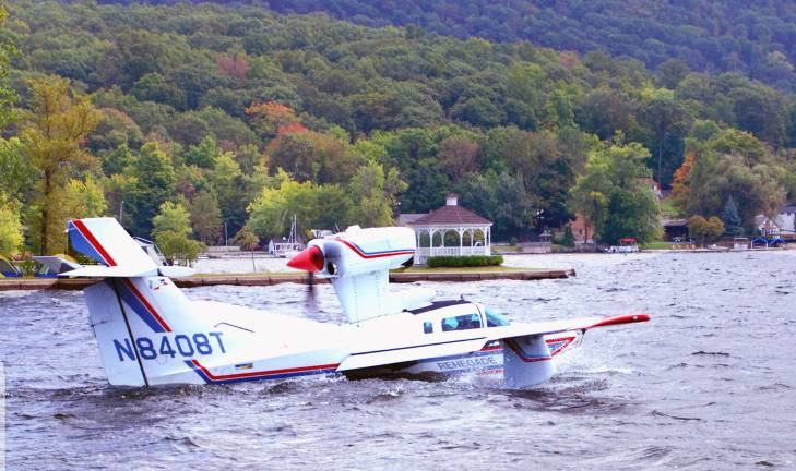 Ten seaplanes splash down onto Greenwood Lake Photo by Ed Bailey Autumn begins to overtake the leaves in the trees surrounding Greenwood Lake.