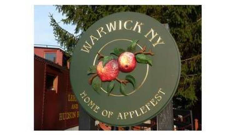 Applefest Committee looks for 2014 T-shirt design Applefest Committee looks for 2014 T-shirt design