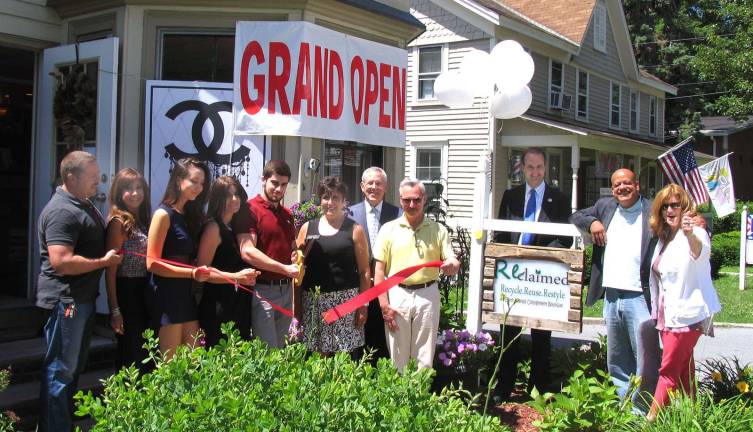 Reclaimed Consignment Boutique celebrates grand opening Photo by Roger Gavan On Friday, June 27, Mayor Michael Newhard and members of the Warwick Valley Chamber of Commerce joined owner Betty Diamond and her daughter Bee for the official grand opening of Imagi-Knit Yarn.