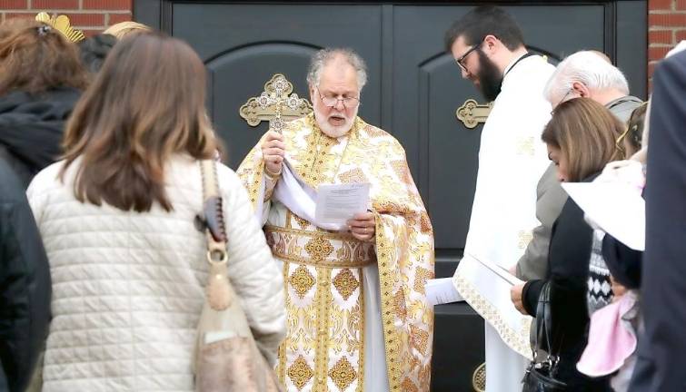 Pastor Father George Kevorkian concluded the blessing and invited the members to continue the service in the church.