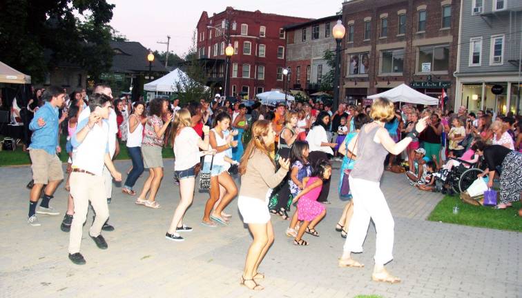 Share your photos and videos for the ‘Warwick at 300’ Exhibit Sue Gardner, the Local History Librarian, cited this photograph of last year's Ladies Night Out festivities by longtime Warwick Advertiser writer and photographer Roger Gavan as an example of the kinds of images the library is seeking from the public for its Warwick at 300 exhibit in April.